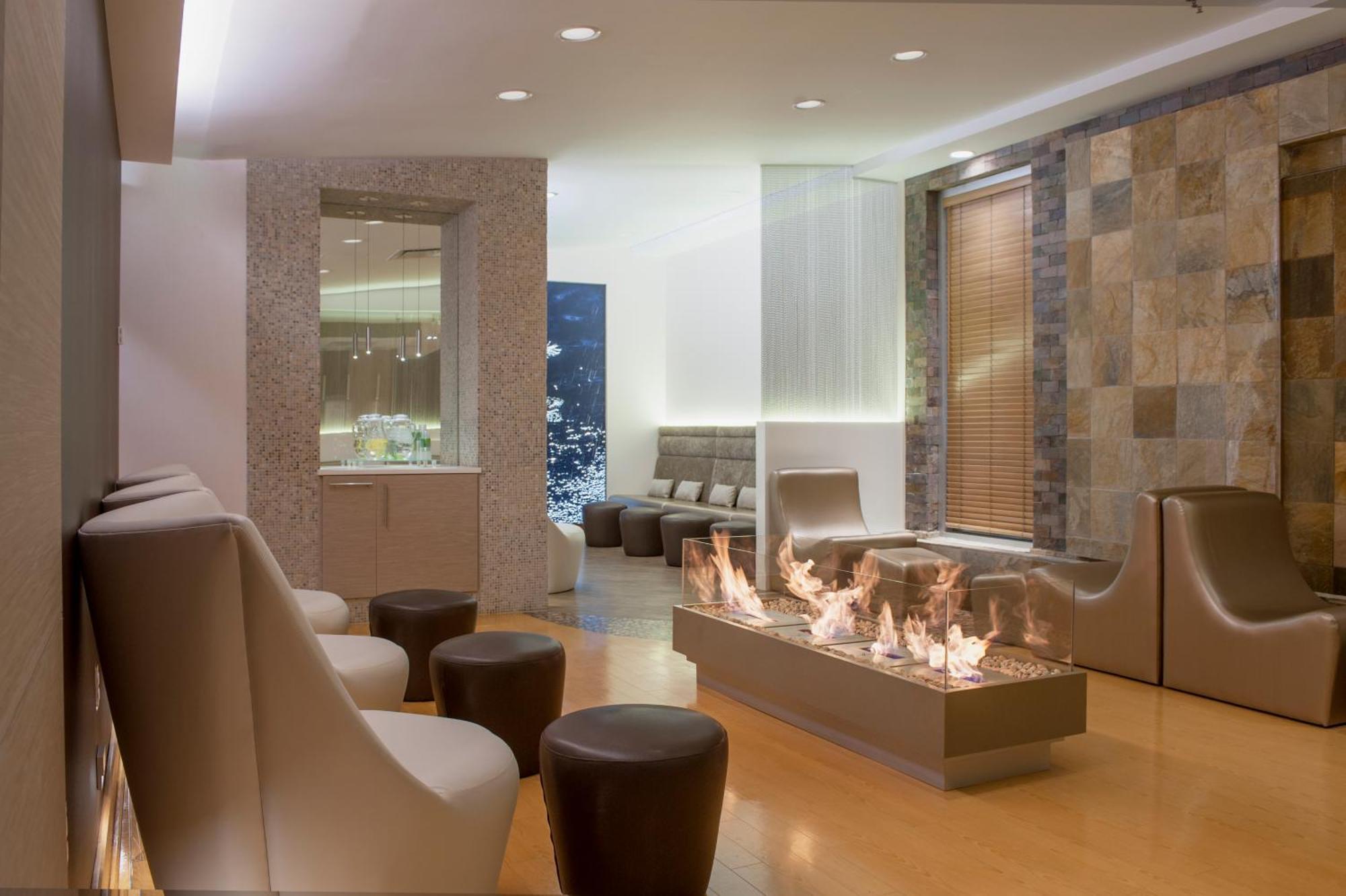 Hotel At The Forks 4*
