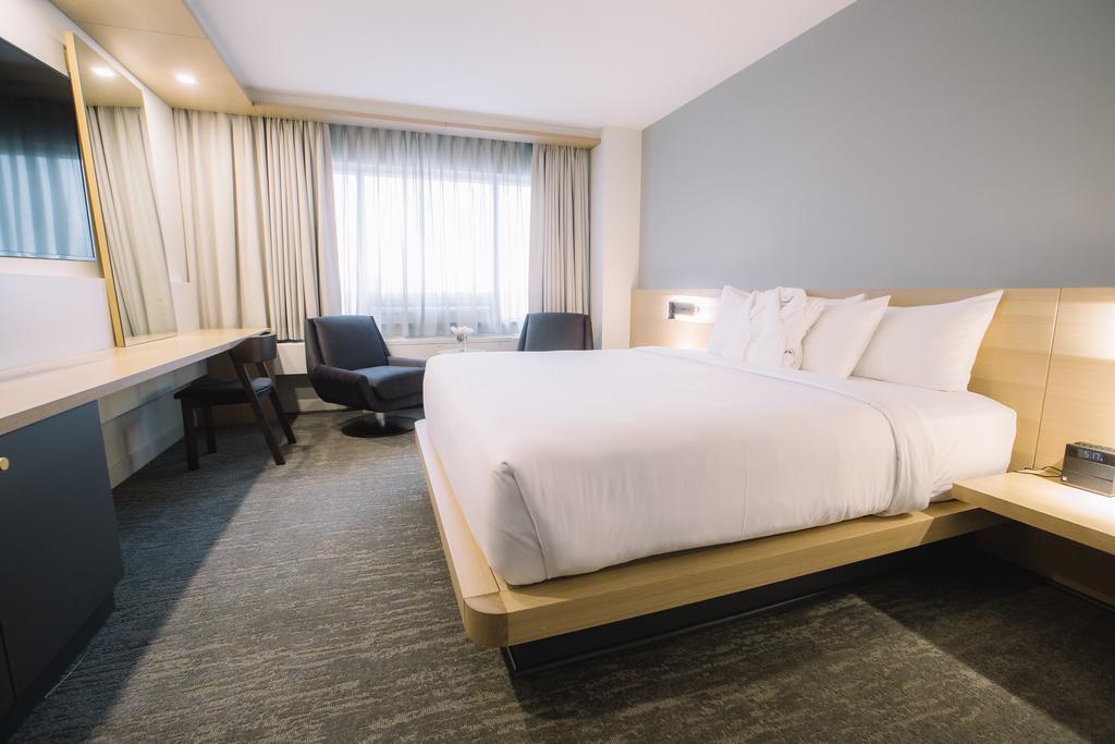 At The Forks Hotel 4*